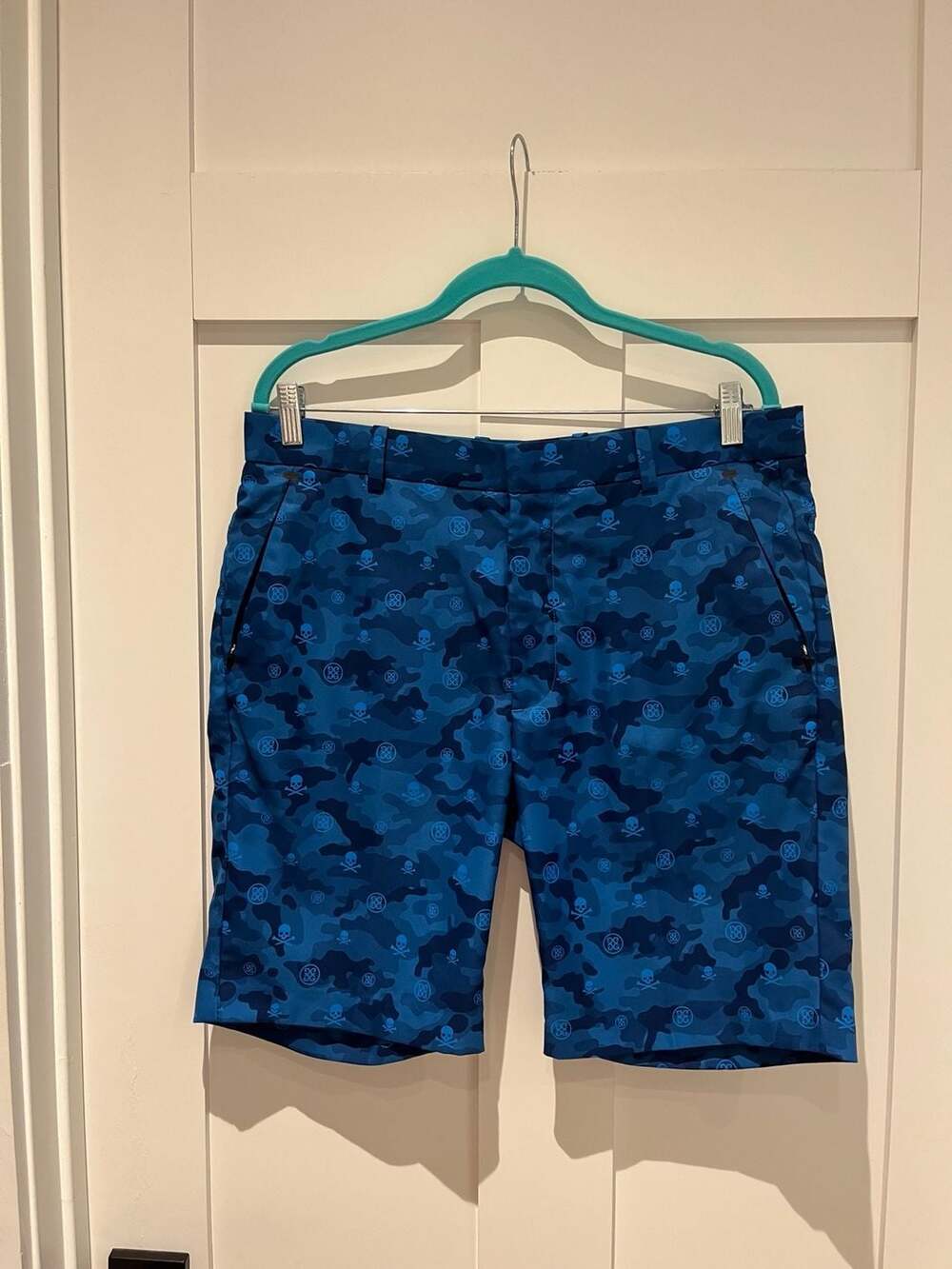 G/FORE Men's Skull & T's Camo Golf Shorts Blue Size 34